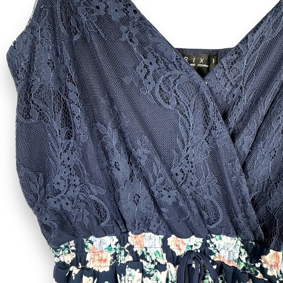 4 for $40 SALE! Francesca's Coll. Lace V Neck Floral Mini Dress, Navy, Size L - Picture 6 of 16